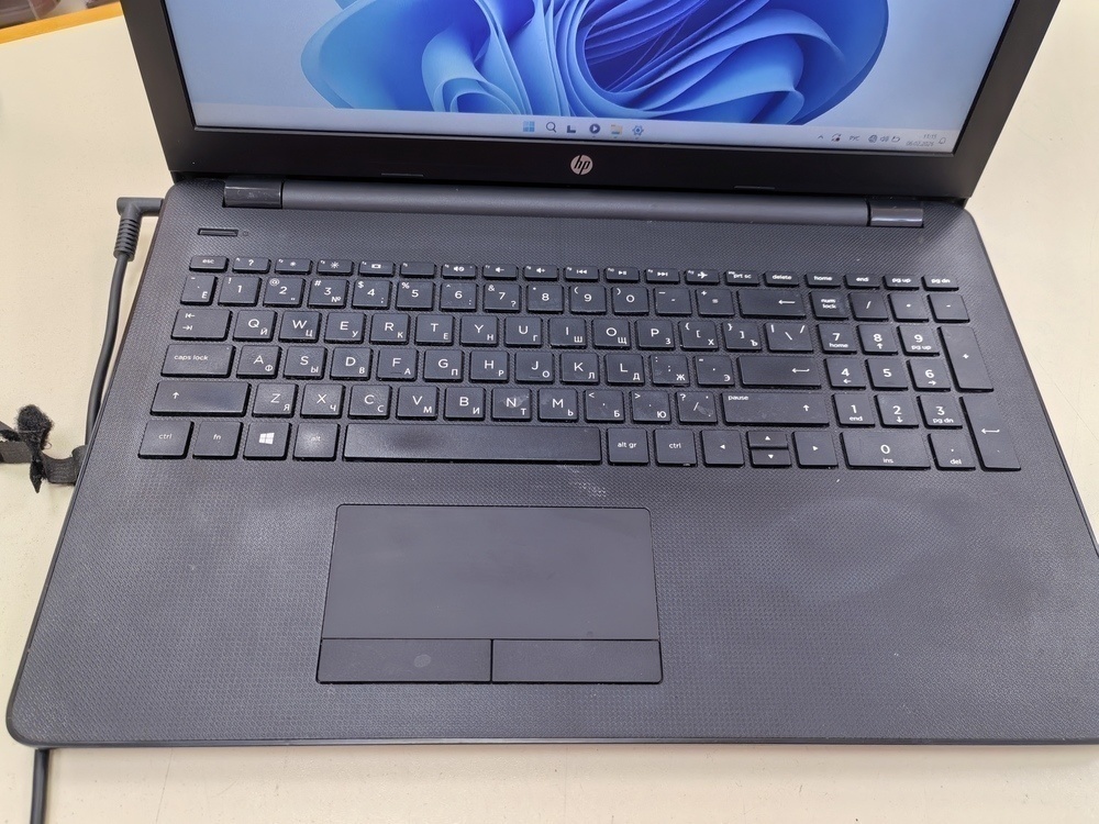 Ноутбук HP 15rb087ur; A9-9420, Radeon R5 series, 4 Гб, Нет