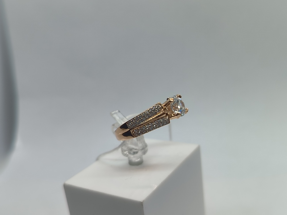 КОЛЬЦО С КАМНЯМИ (Au 585)