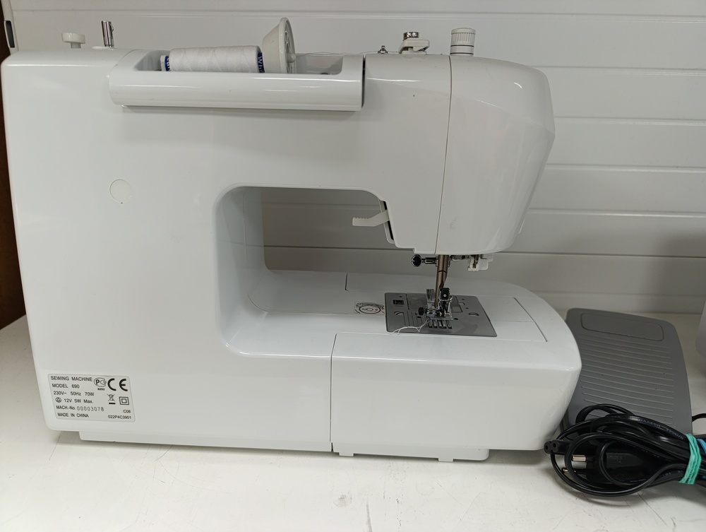 Швейная машина Astralux 690