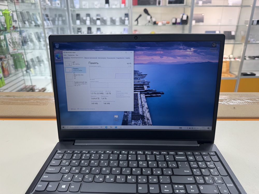 Ноутбук Lenovo; A9-9425, Radeon R5 series, 4 Гб, 240 Гб, Нет