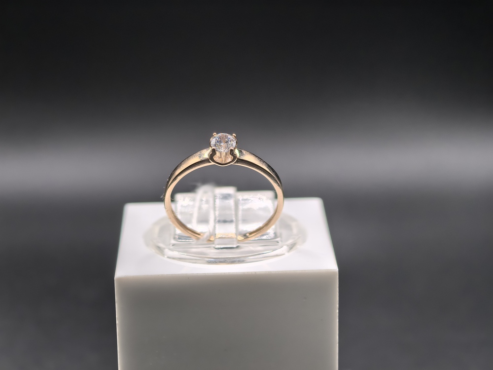 КОЛКМ375 КОЛЬЦО С КАМНЕМ (Au 375)