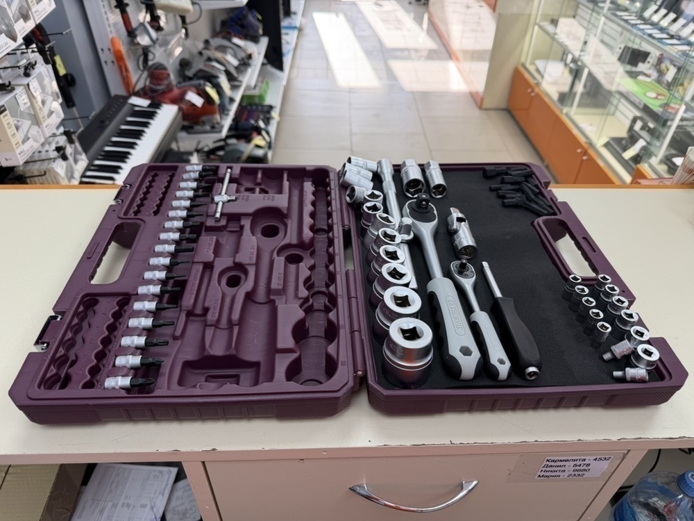 Набор инструментов Thorvik TS082 универсальный 1/4, 1/2 DR