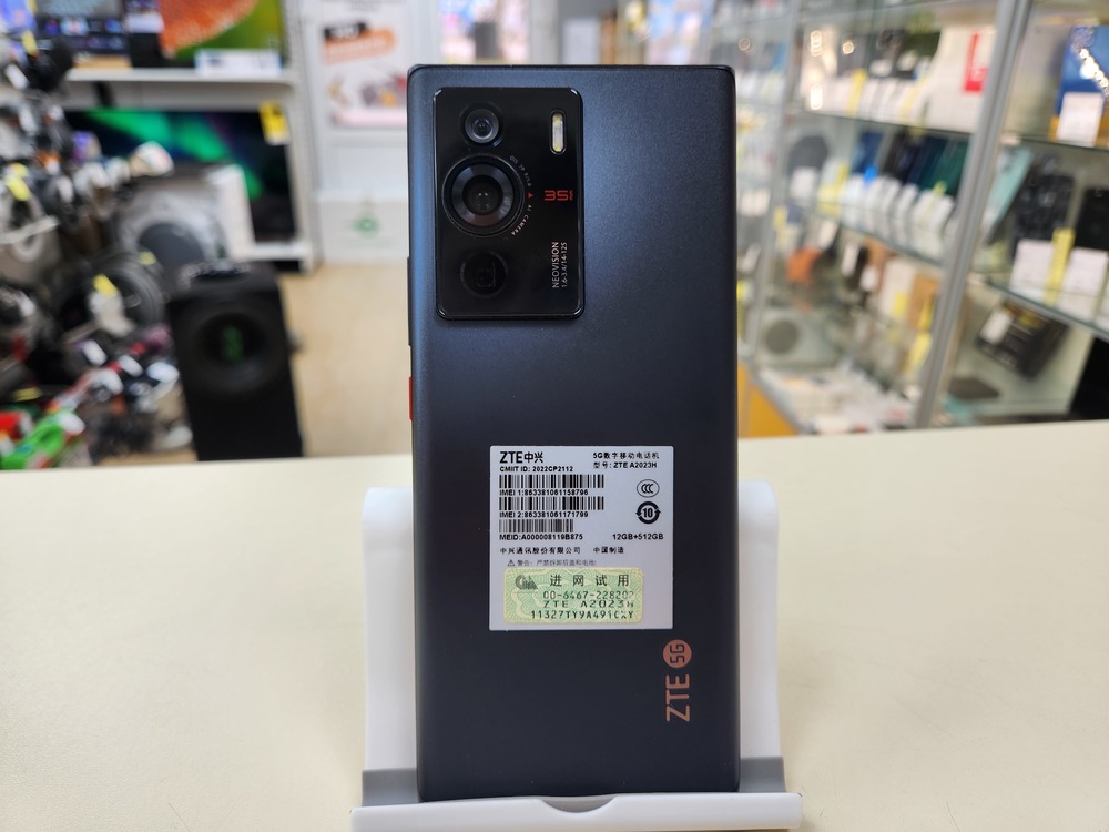 Смартфон ZTE A41 Ultra 5G 12/512GB