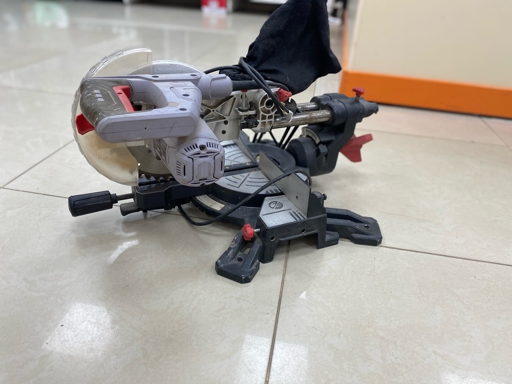 Торцовочная пила Practyl J1G ‐ZP‐210D
