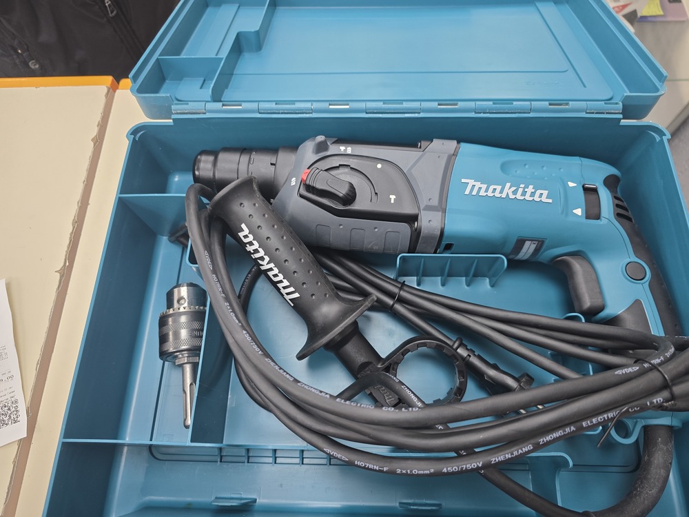Перфоратор Makita HR 2470