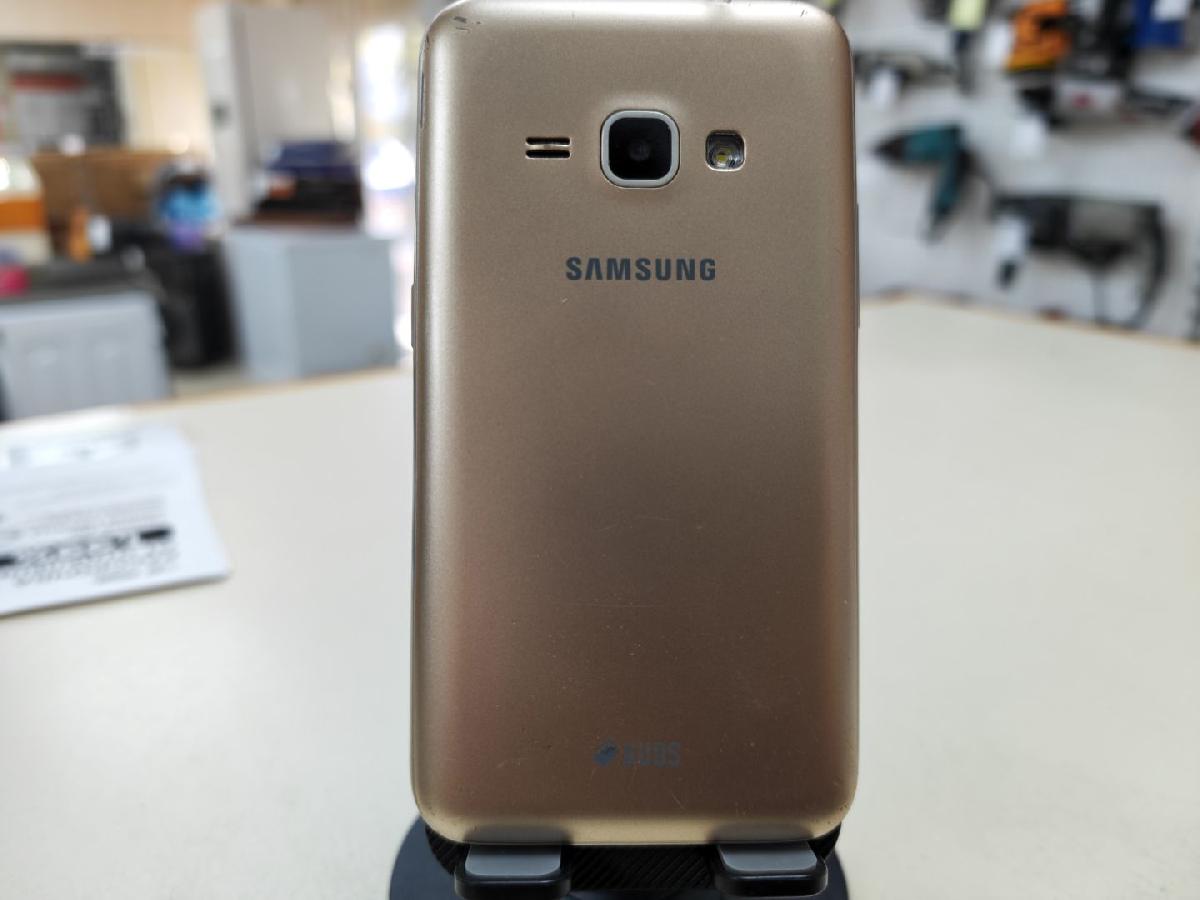 Смартфон Samsung Galaxy J1 2016 1/8