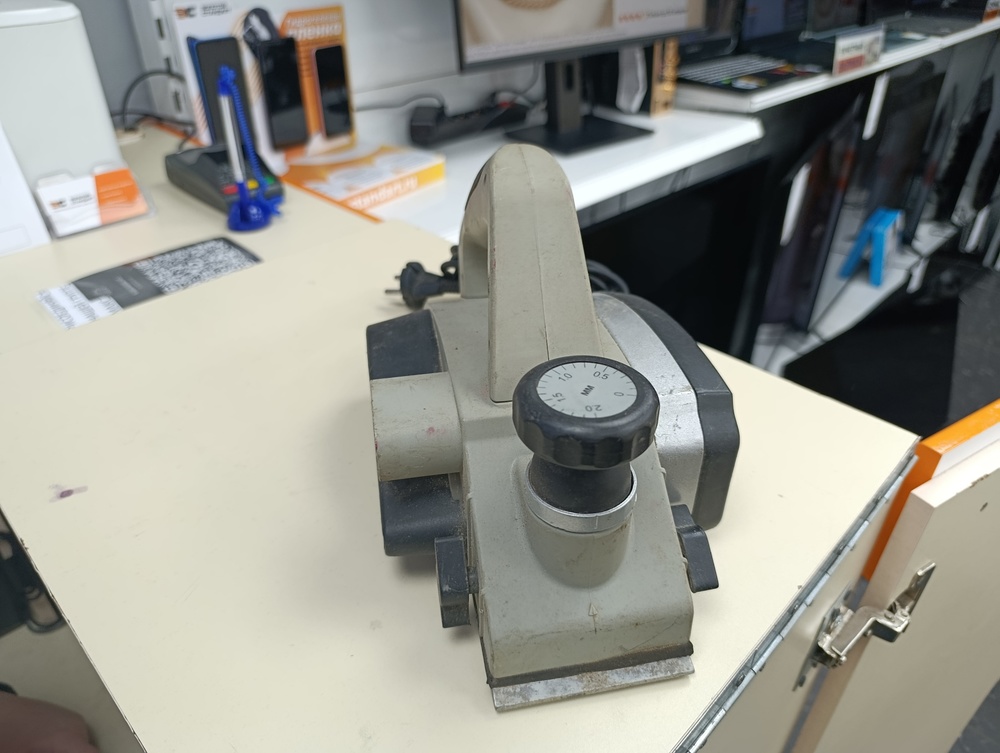 Электрорубанок Интерскол Р-82ТС-01