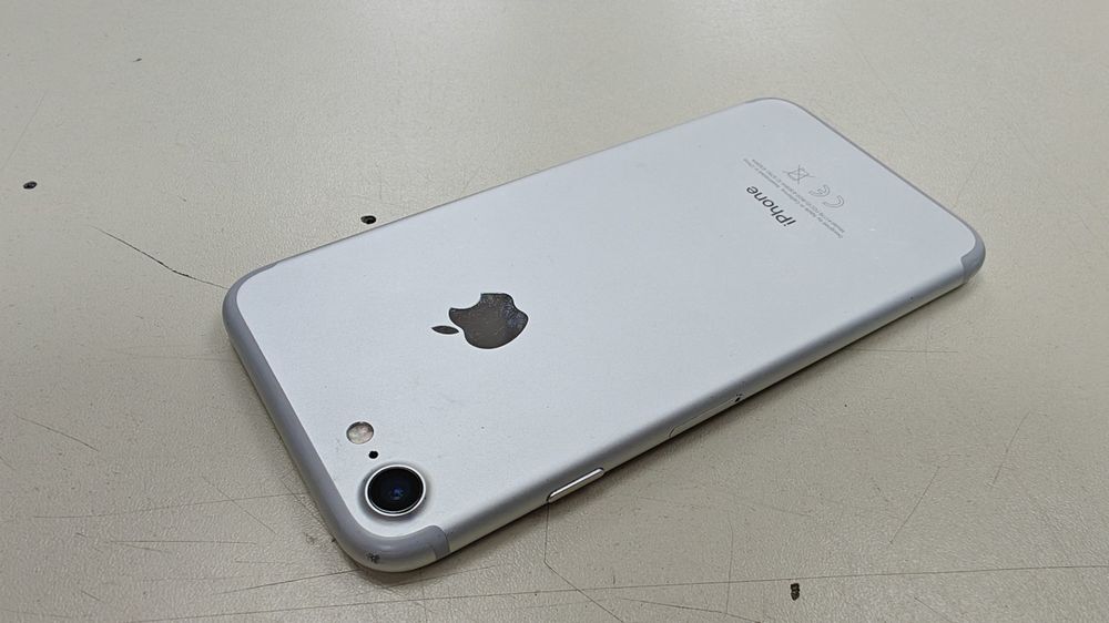 Смартфон Apple iPhone 7 32Gb