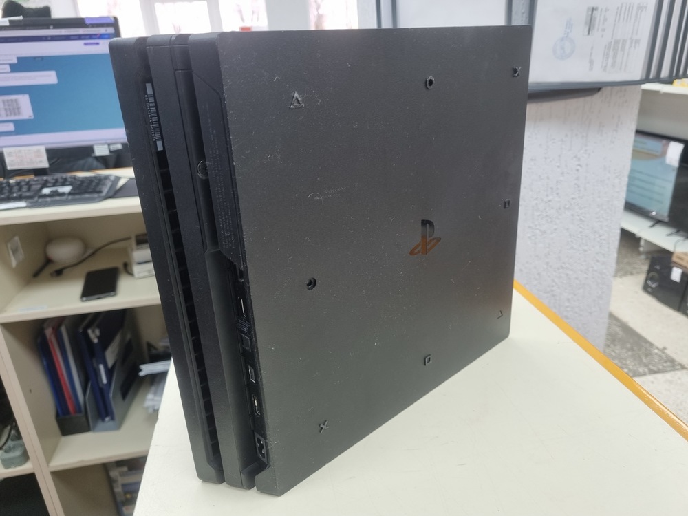 Игровая приставка PlayStation 4 Pro 1Tb