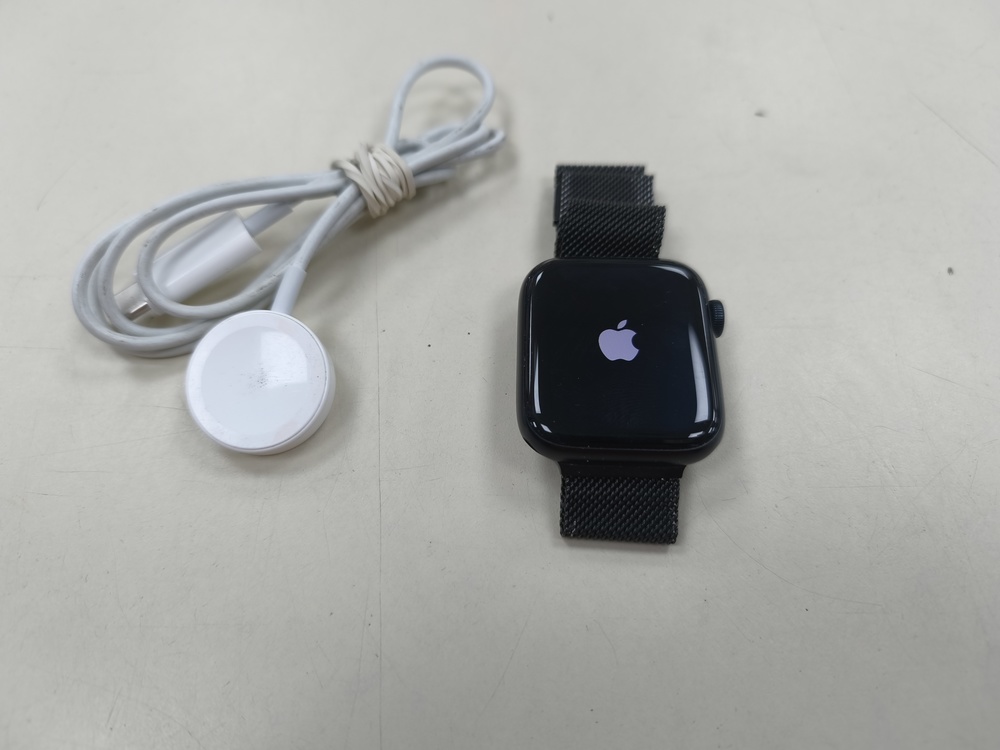 Смарт-часы Apple Watch SE 2022 44mm