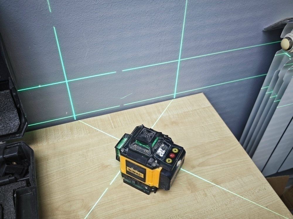 Нивелир Dewalt DW084