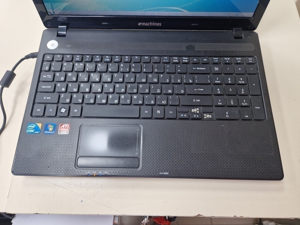 Ноутбук eMachines; Core i3-330M,  Intel(R) Graphics, 3 Гб, Нет, 240 Гб