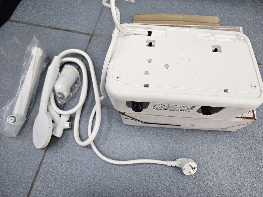 Водонагреватель Ariston Aures Slim