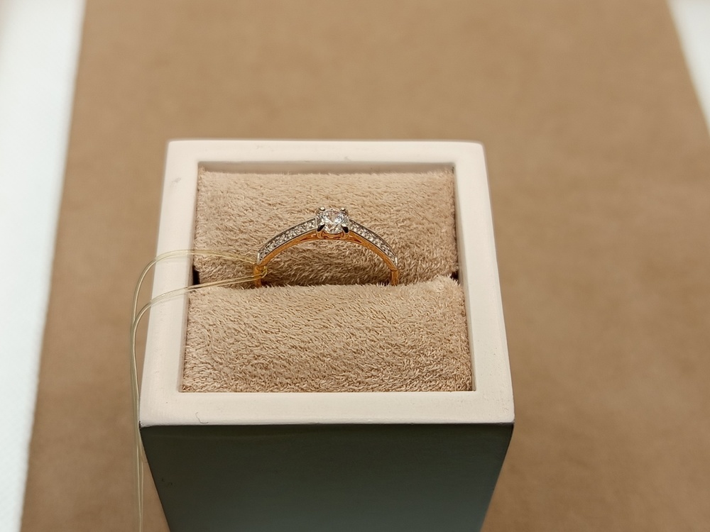 КОЛЬЦО С КАМНЯМИ (Au 585)