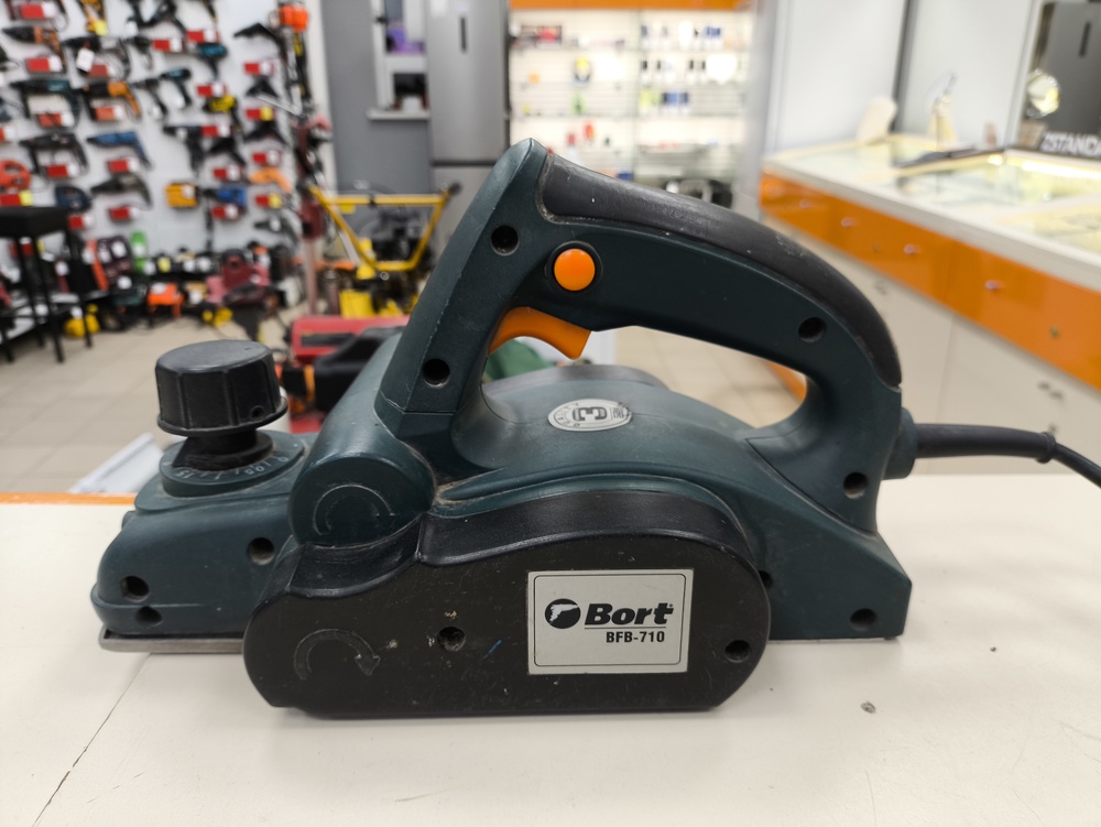 Электрорубанок Bort BFB-710N