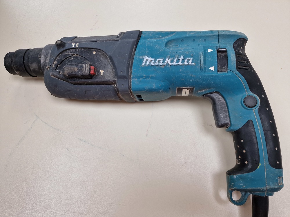Перфоратор Makita HR2470