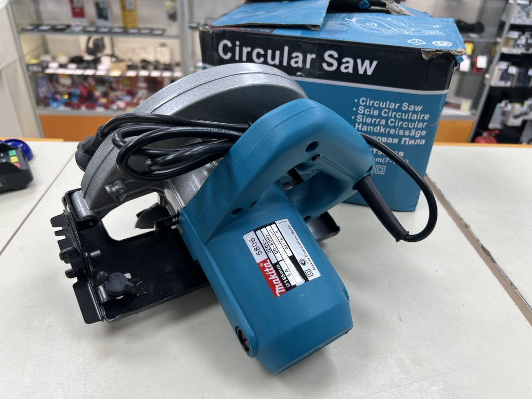 Дисковая пила Makita 5806;