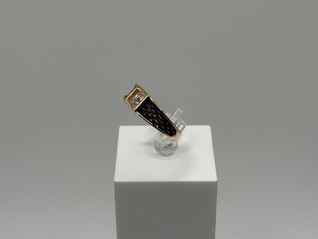 КОЛКМ585 КОЛЬЦО С КАМНЕМ (Au 585)