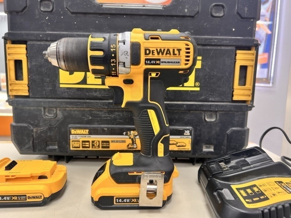 Шуруповерт Dewalt DCD 732