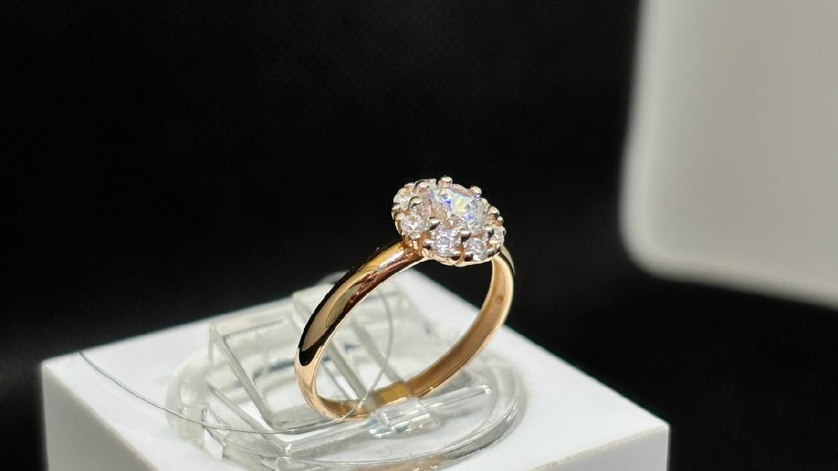 КОЛЬЦО С КАМНЯМИ (Au 585)