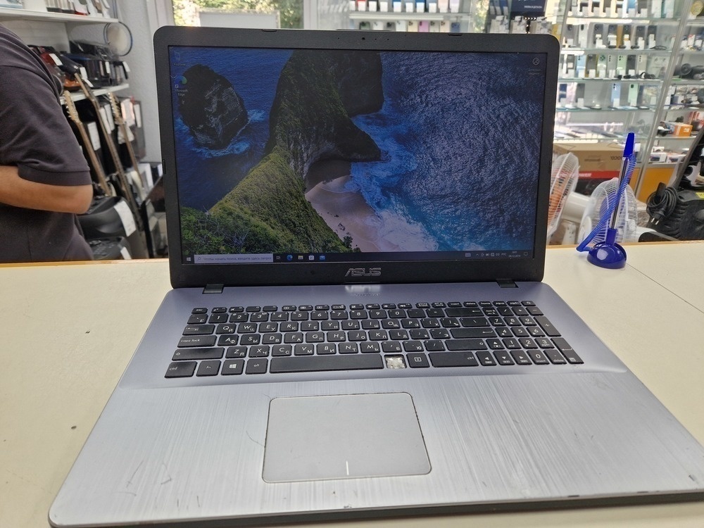 Ноутбук ASUS M705B; A9-9425, Radeon R5 series, 4 Гб, 240 Гб, Нет