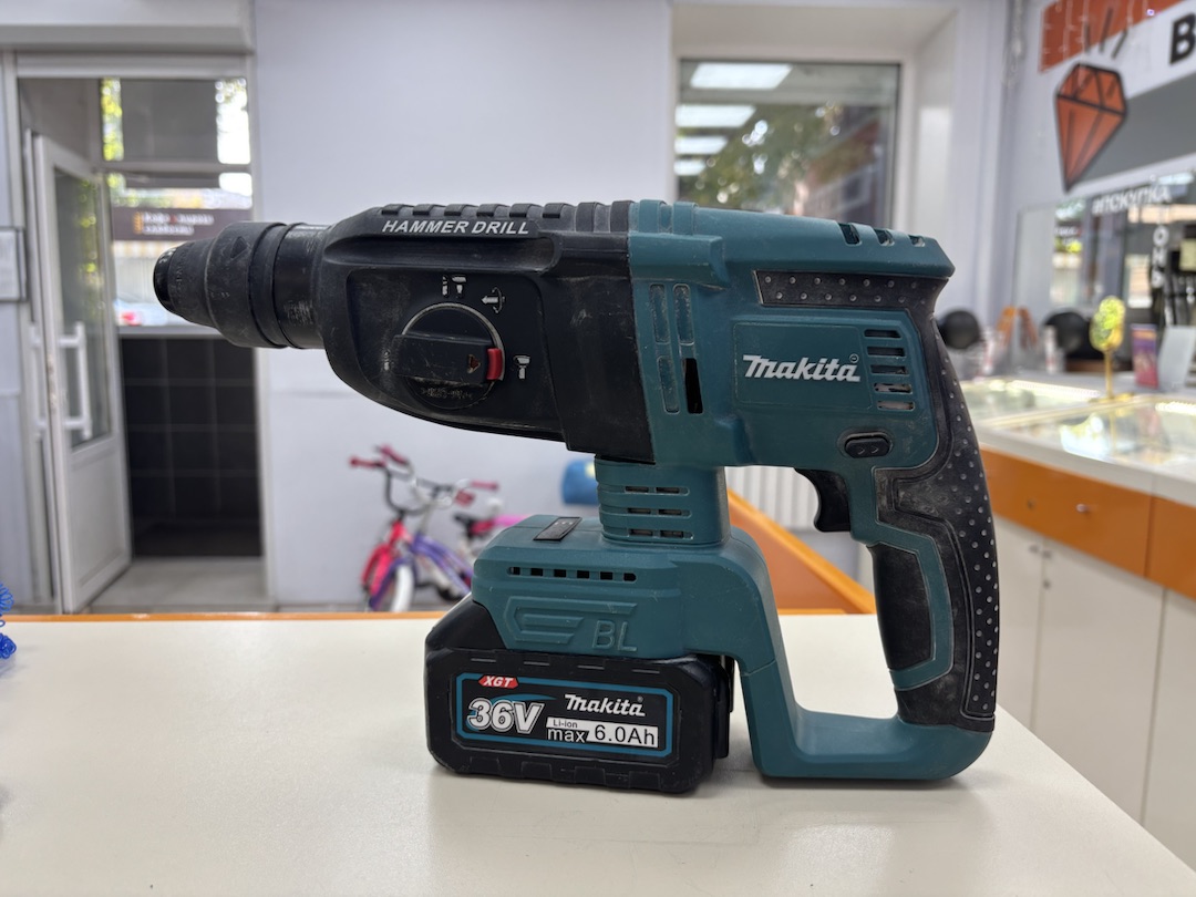 Перфоратор Makita 26V