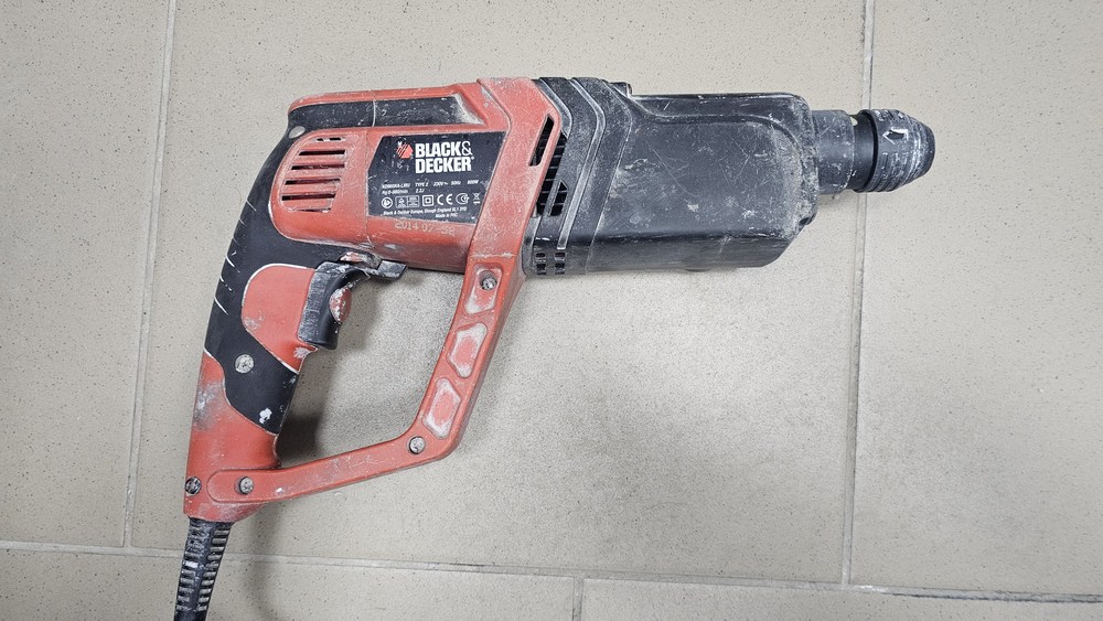 Перфоратор Black & Decker KD960 750W;
