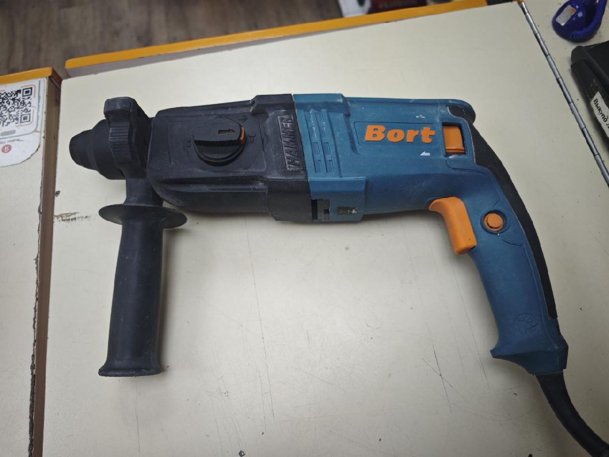 Перфоратор Bort BHD-920X