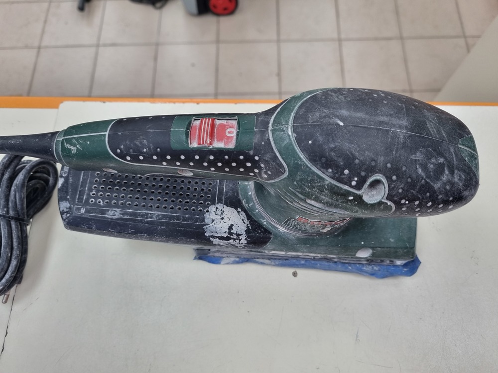 Шлифовальная машина Bosch PSS 200 AC