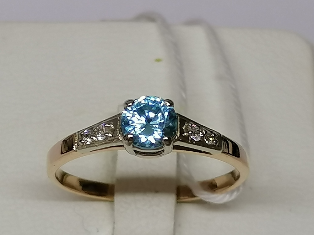 КОЛЬЦО С КАМНЯМИ (Au 585)