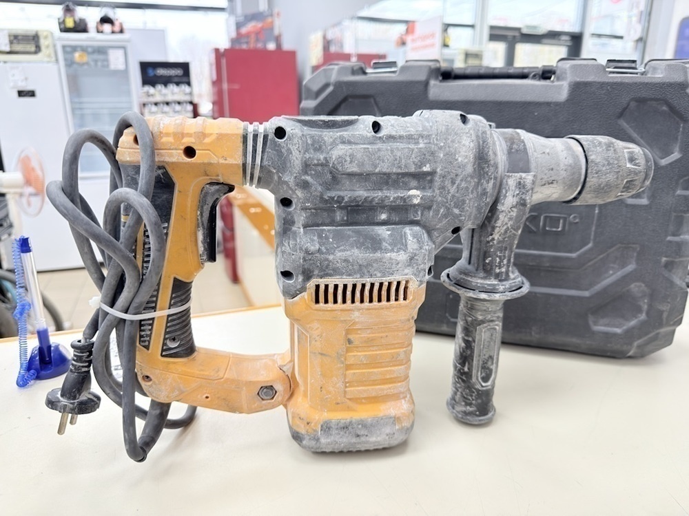 Перфоратор Deko DKH2000W