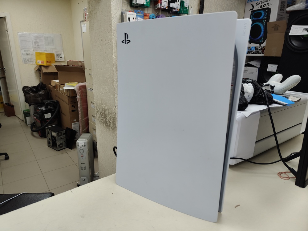 Игровая приставка PlayStation 5 825Gb (С дисководом)