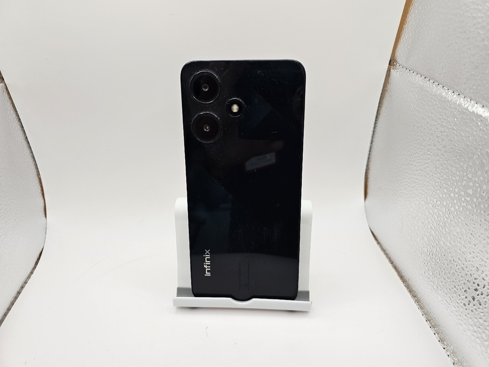 Смартфон Infinix HOT 30i 4/64