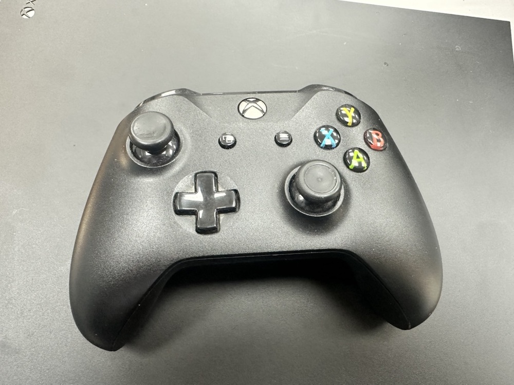 Игровая приставка Xbox One X 1Tb