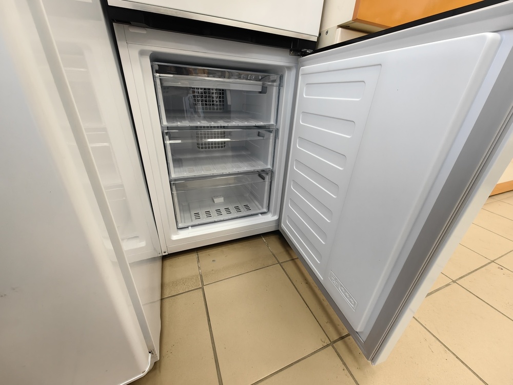 Холодильник Beko B3R0CNK312HW