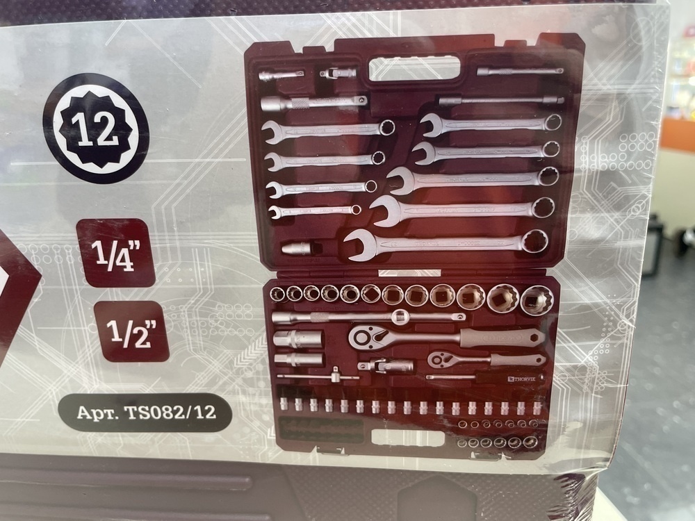 Набор инструментов Thorvik TS082 универсальный 1/4, 1/2 DR с головками торцевыми 12-гранными