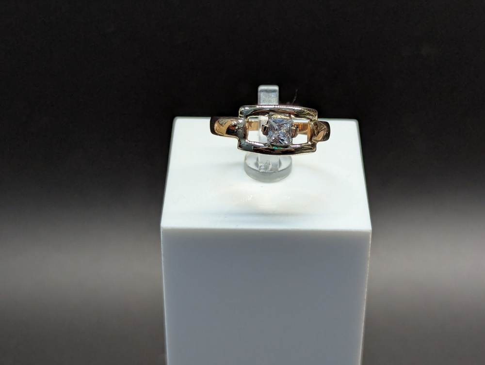 КОЛКМ585 КОЛЬЦО С КАМНЕМ (Au 585)