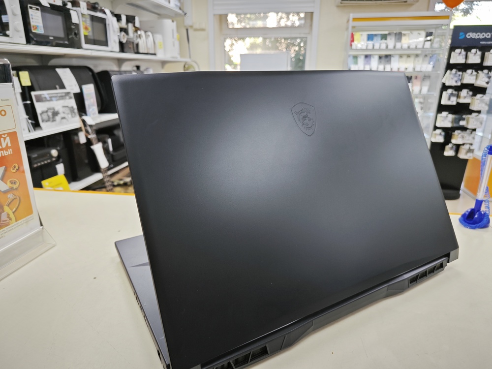 Ноутбук MSI MS-17L2;  Core I5-11400H, GeForce RTX 3050, 8 Гб, 500 Гб, Нет
