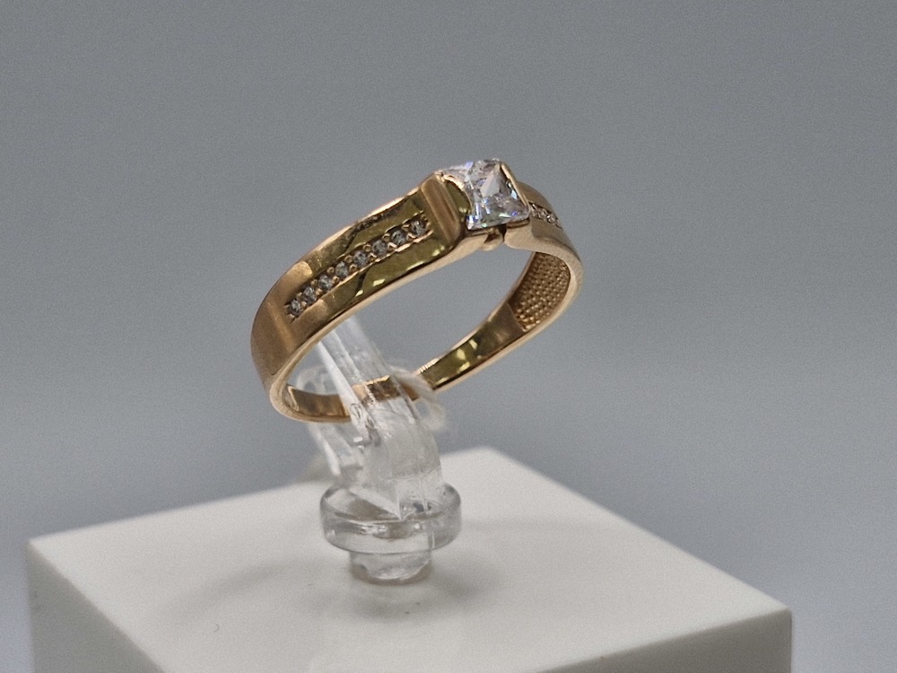 КОЛКМИ585 КОЛЬЦО С КАМНЯМИ (Au 585)