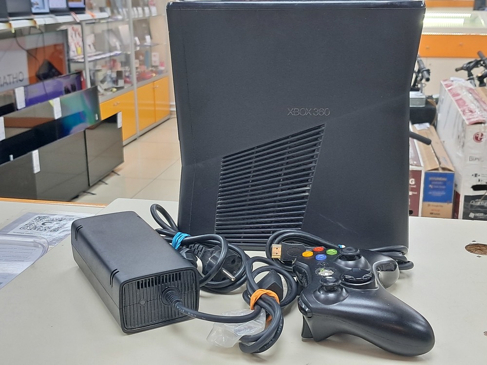 Игровая приставка Xbox 360;