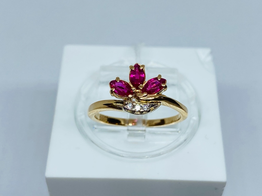 КОЛЬЦО С КАМНЯМИ (Au 585)