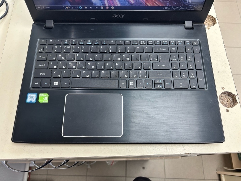 Ноутбук Acer; Core i3-6006U, GeForce 940MX, 4 Гб, 120 Гб, Нет