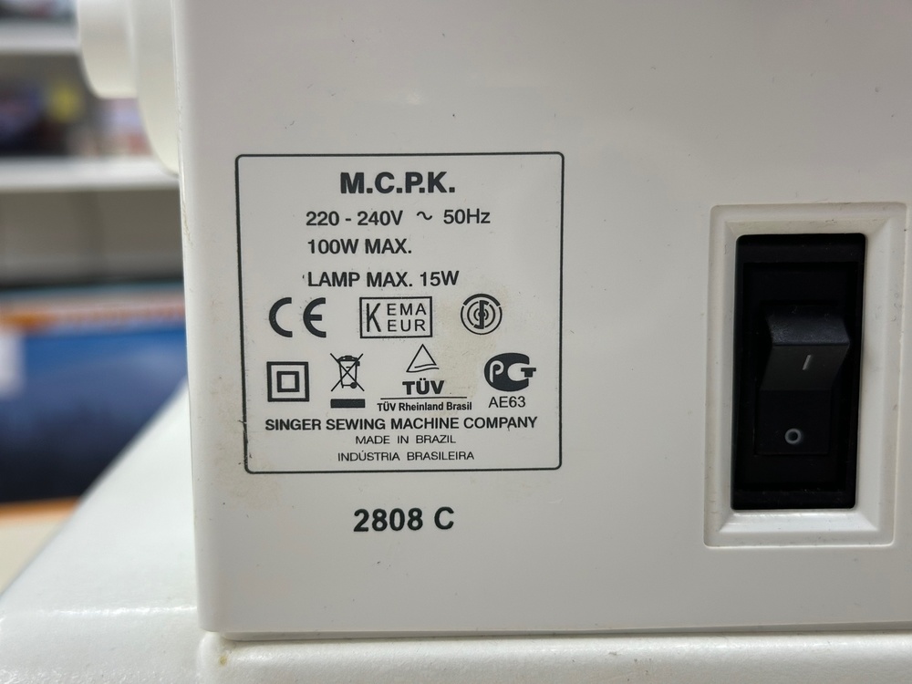 Швейная машина Singer 2808