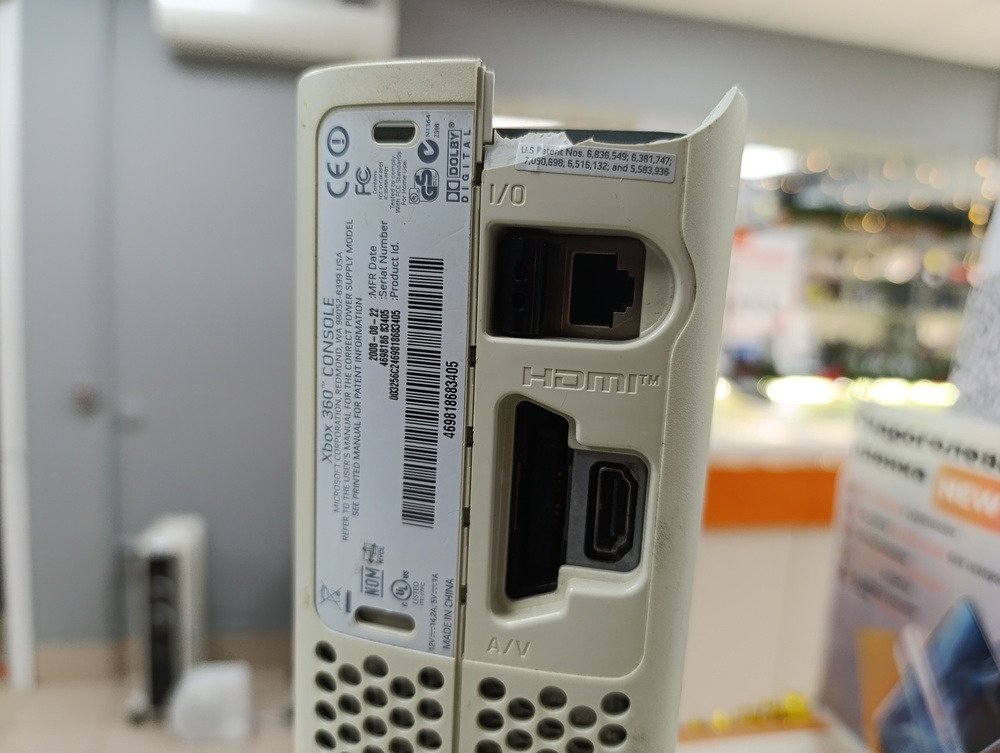 Игровая приставка Xbox 360;