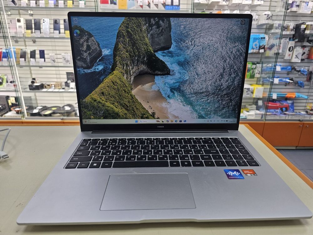 Ноутбук Honor BRN-H56; Ryzen 5 7640HS, Radeon 760M, 16 Гб, 512 GB, Нет