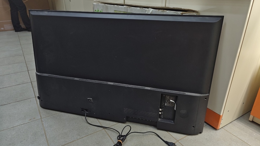 LED Телевизор HEC R1 50S