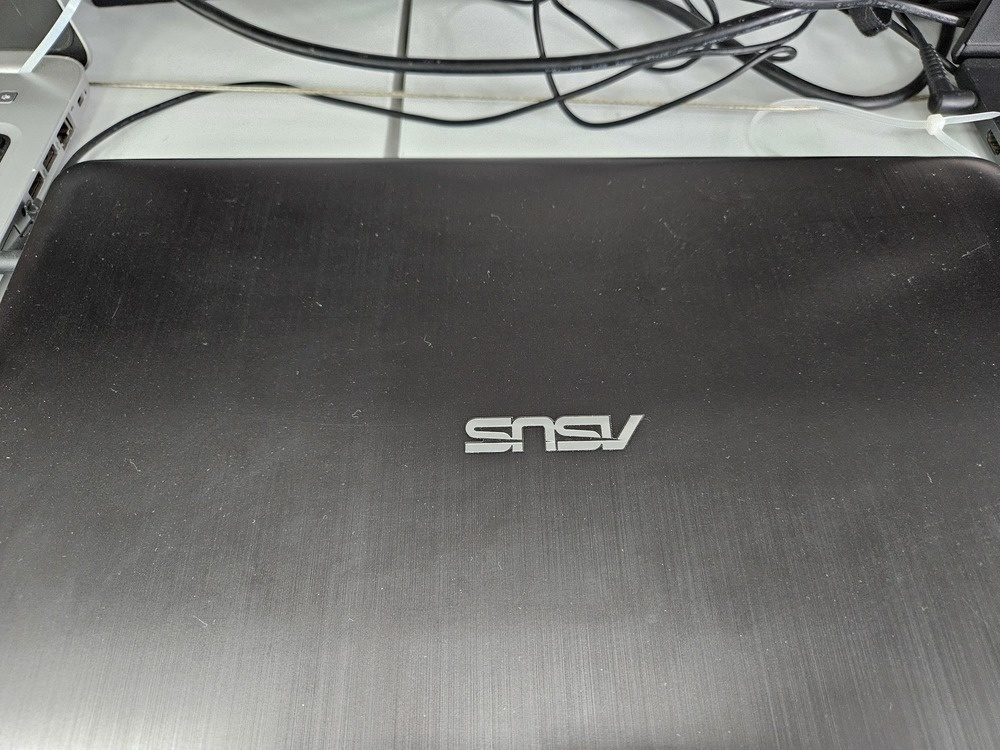 Ноутбук ASUS; Pentium N3710, Intel HD Graphics 505, 4 Гб, 120 Гб, Нет