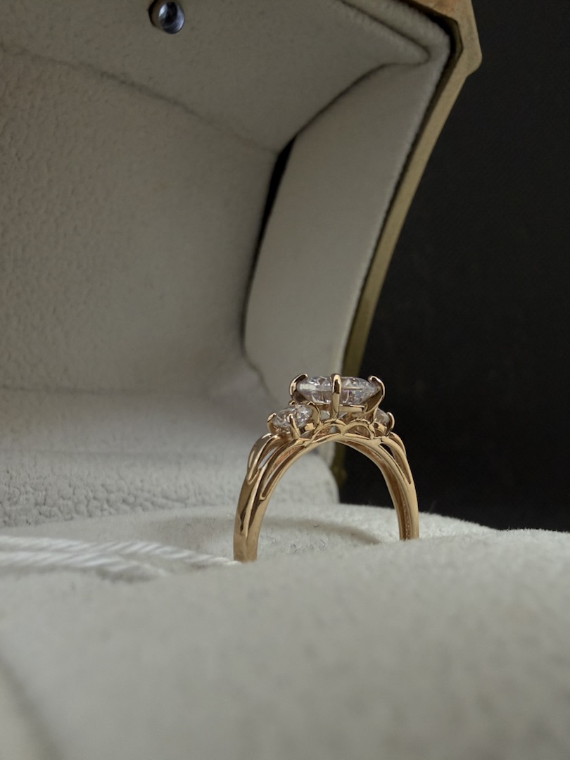 КОЛКМИ585 КОЛЬЦО С КАМНЯМИ (Au 585)