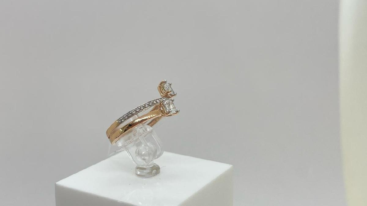 КОЛЬЦО С КАМНЯМИ (Au 585)