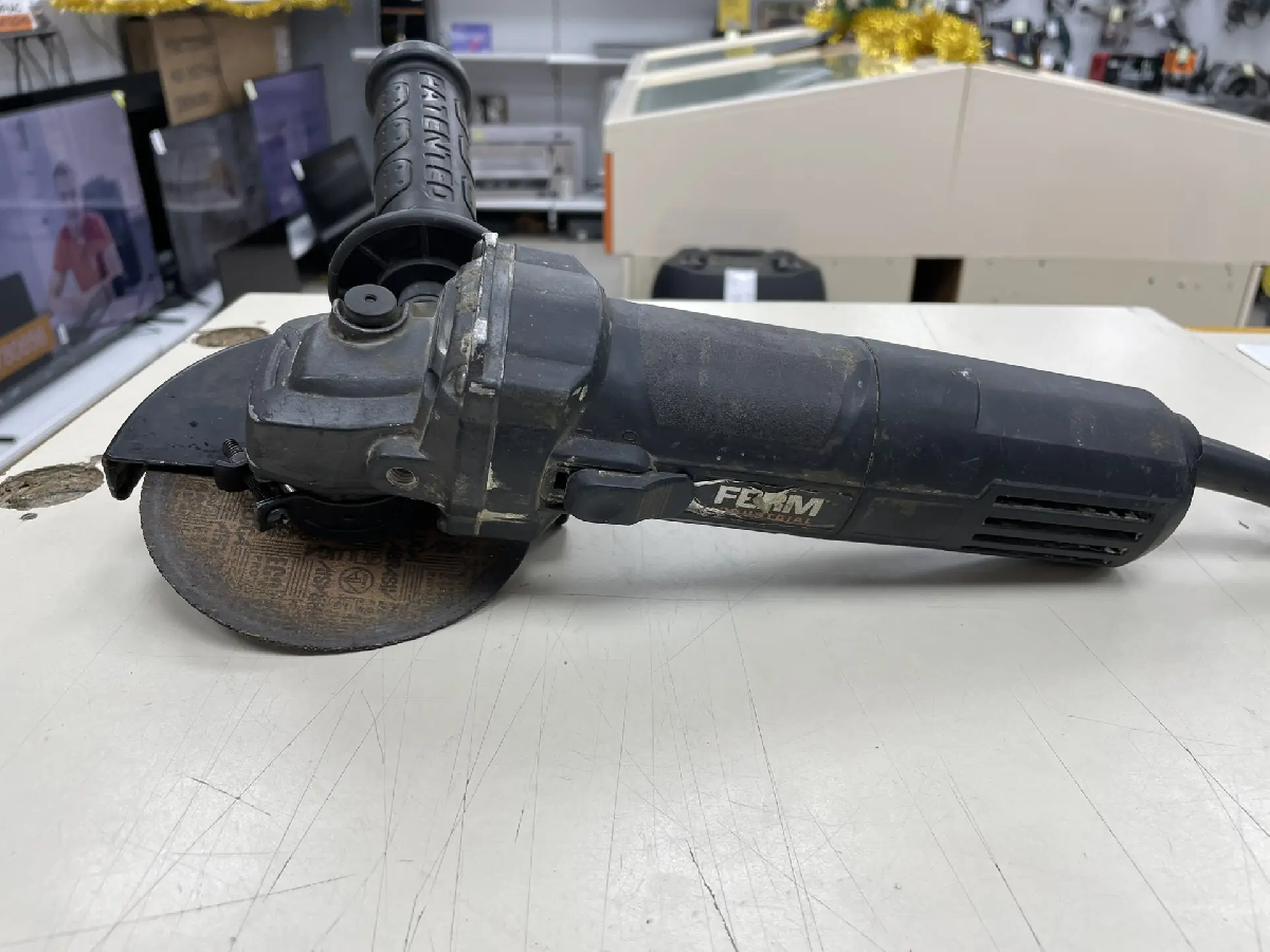 Угловая шлифмашина Ferm AGM1114P 710W-125MM
